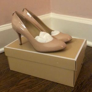 New Michael Kors Blush Patent Heels - Size 6